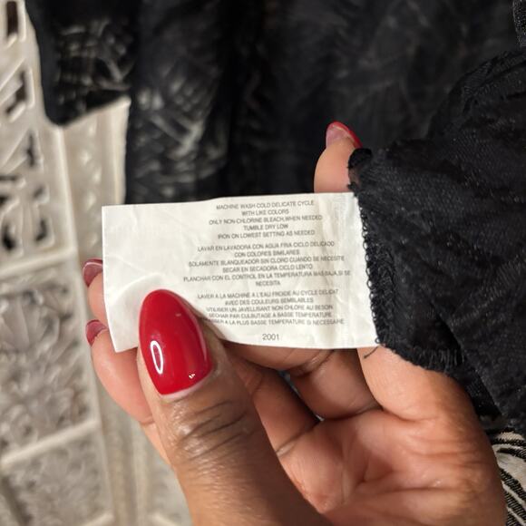 Gloria Vanderbilt Casuals Black Goth Geometric Sheer 3/4 Sleeve Button Up Top M - Picture 6 of 10